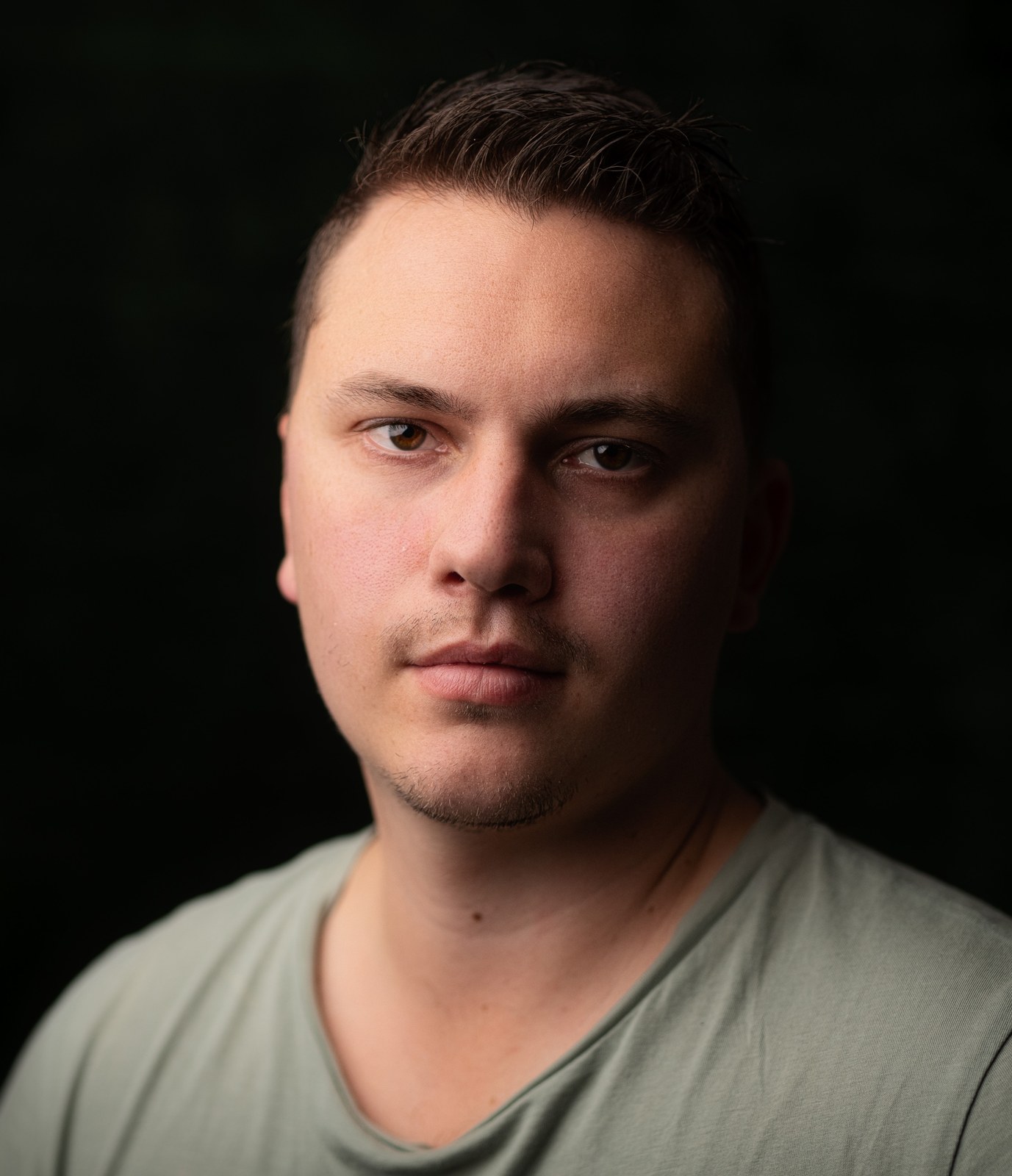 Porträtt av Daniel, fotograf bakom Svendsén Photography