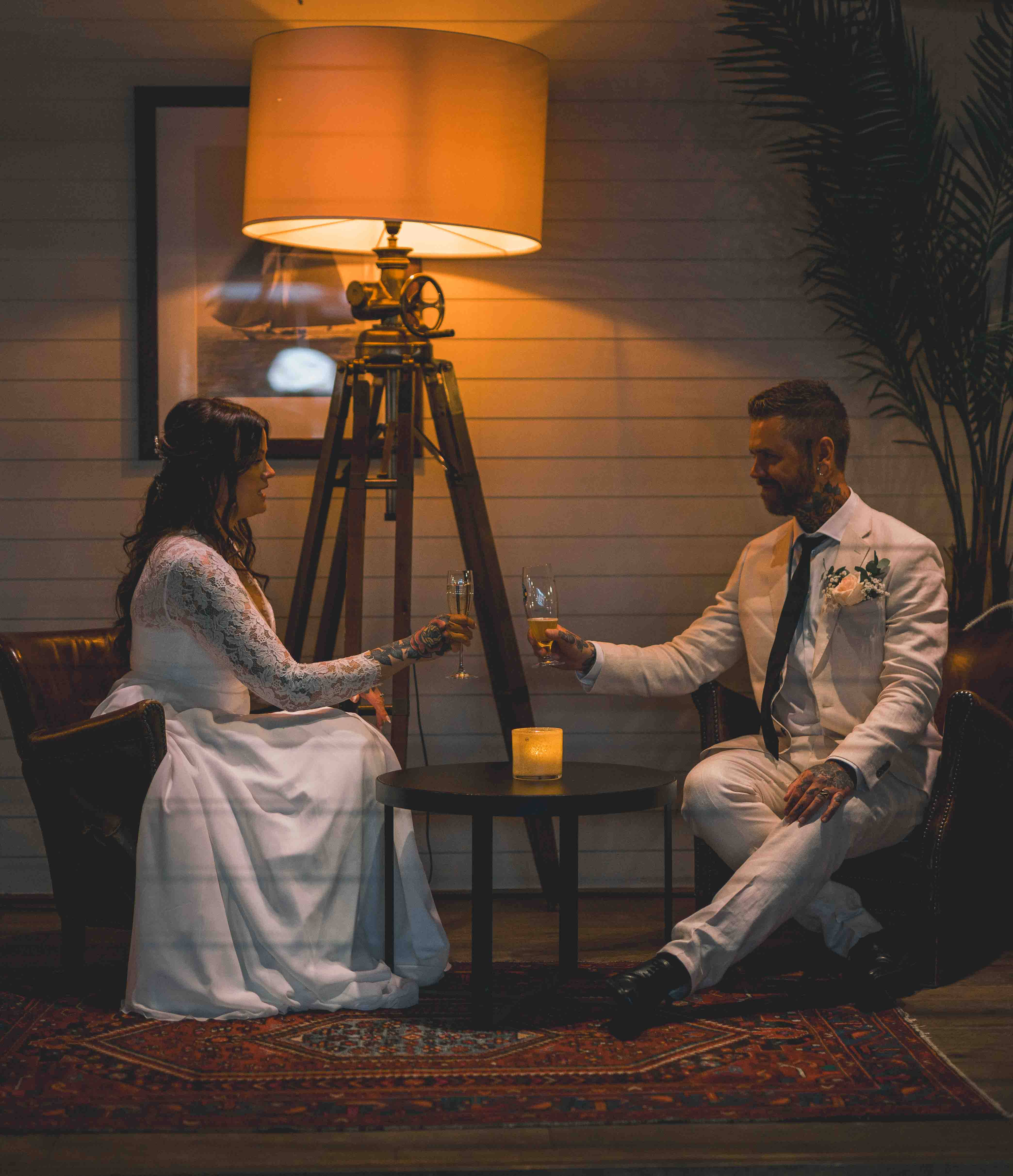 Rebecka och Aron i loungen på Stenungsbaden Hotell